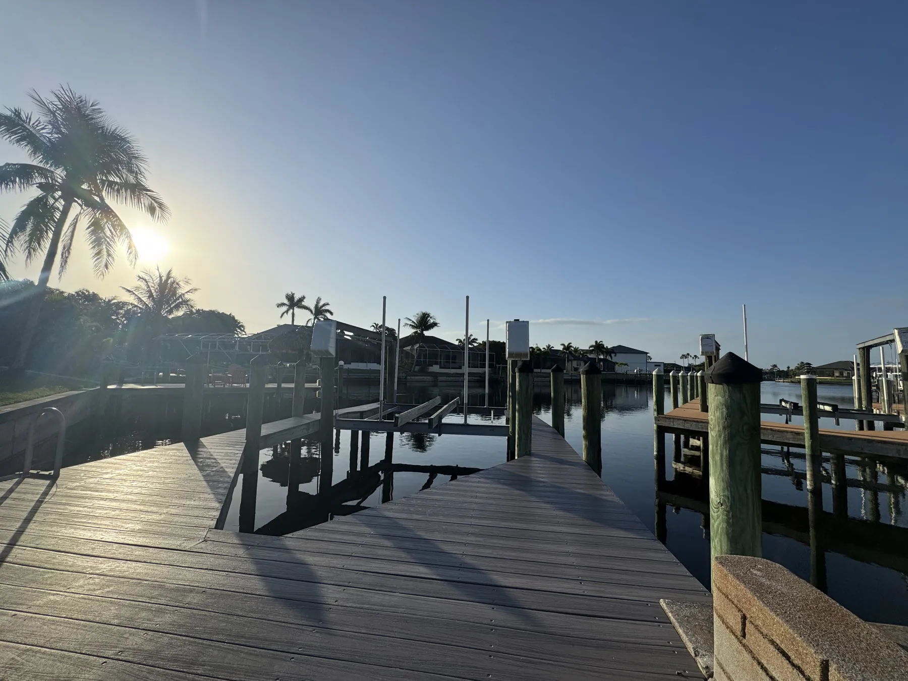 Das Bootsdock in der Morgensonne