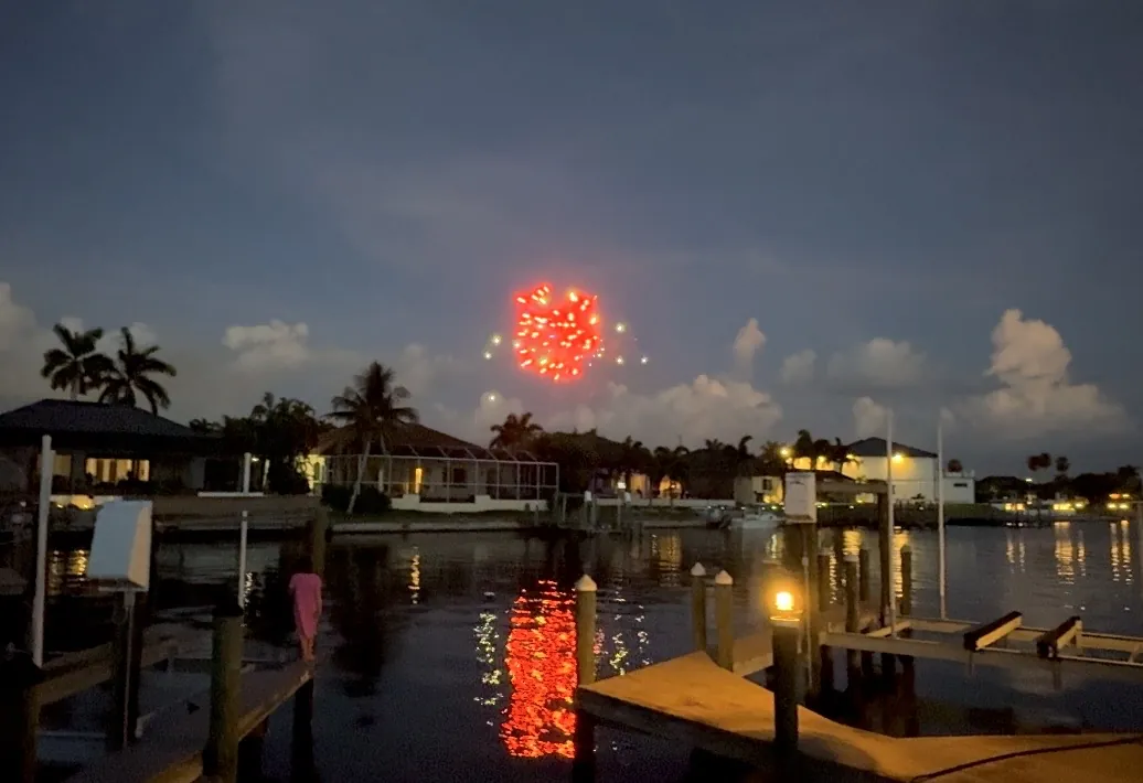 Feuerwerk über dem Kanal