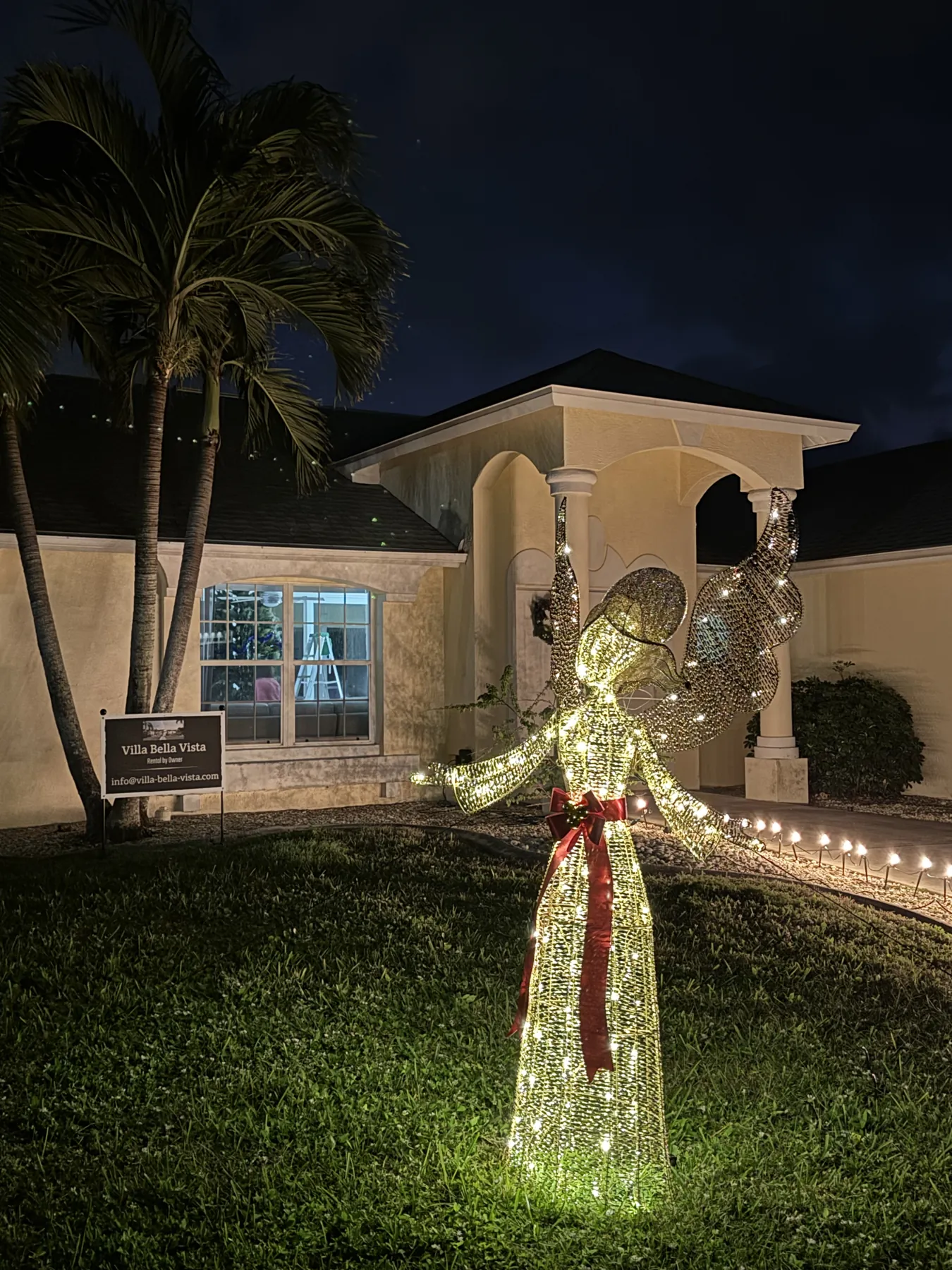 Die Villa weihnachtlich geschmückt