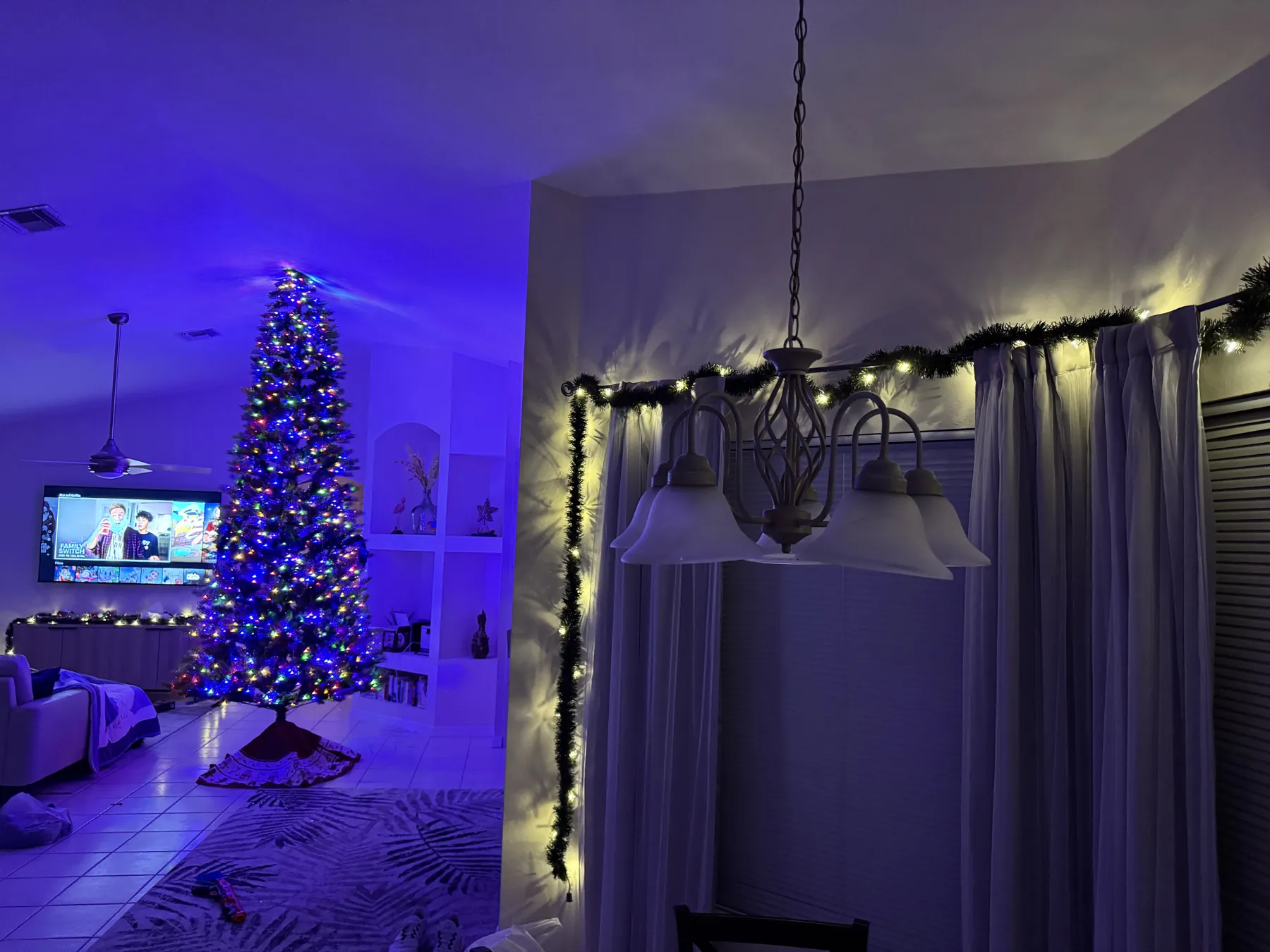 Weihnachtsbaum im Wohnzimmer